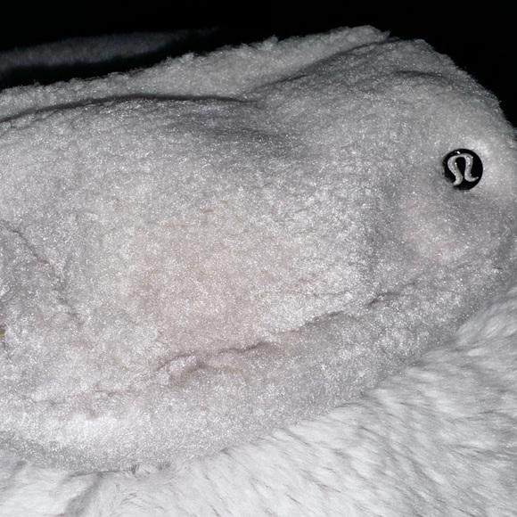 Lululemon Beltbag *Fleece - Picture 2 of 5